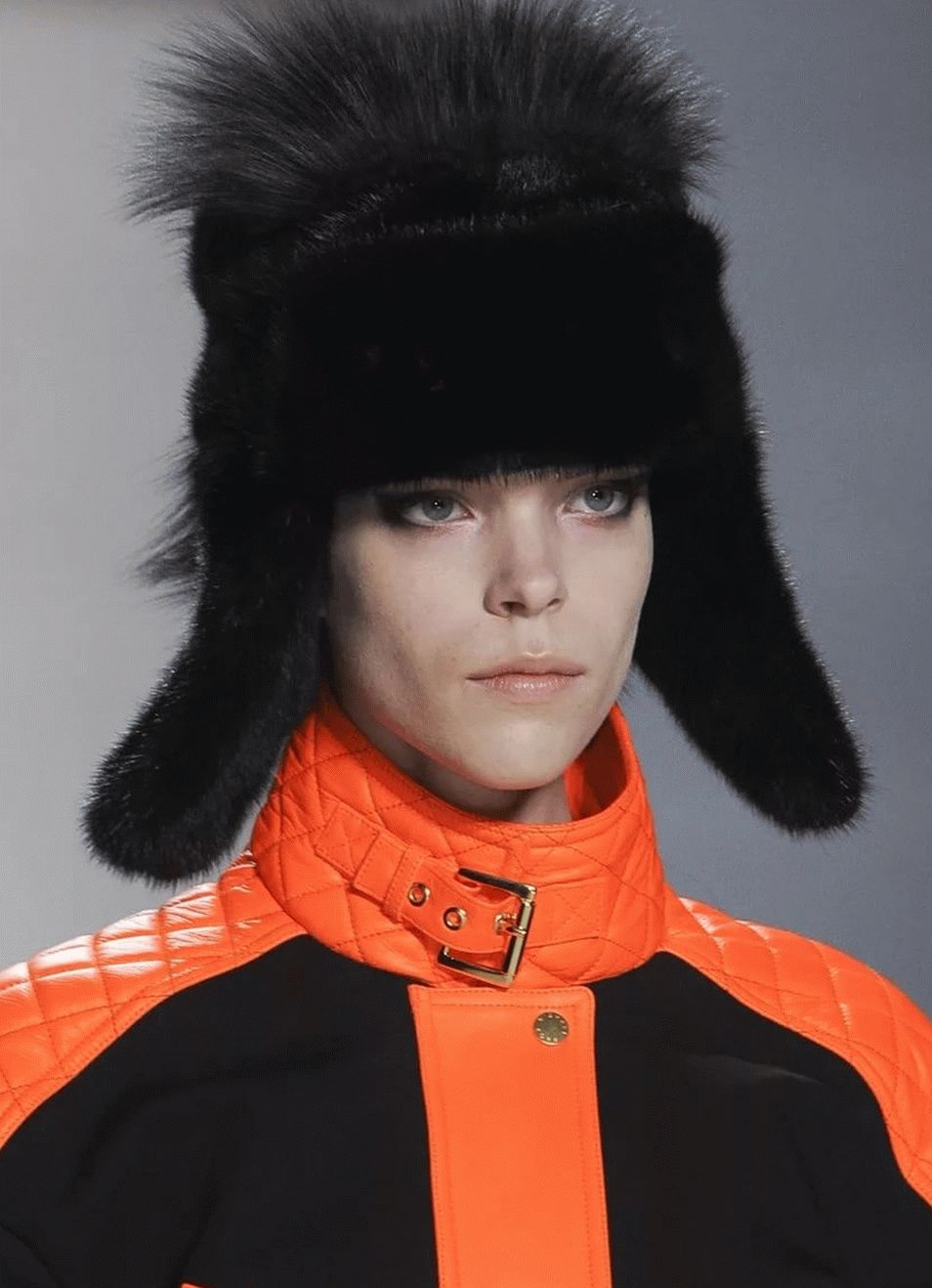 Sombrero de tendencia de invierno con orejeras 2018