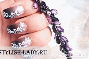 Hermosas extensiones de uñas de diseño.