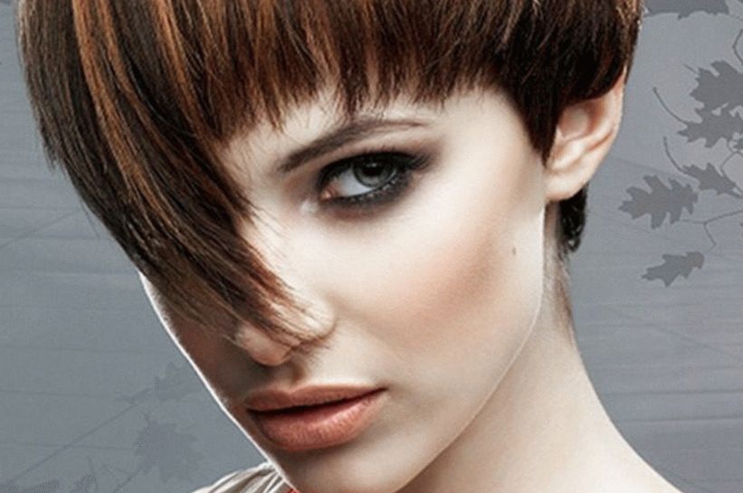 Corte de pelo corto con flequillo graduado