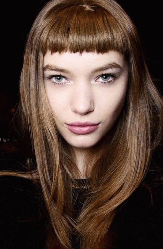 Flequillo corto con cabello largo