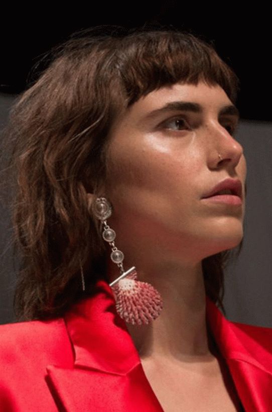 Una imagen interesante con un pequeño flequillo