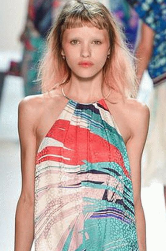 Peinado elegante con flequillo ultracorto