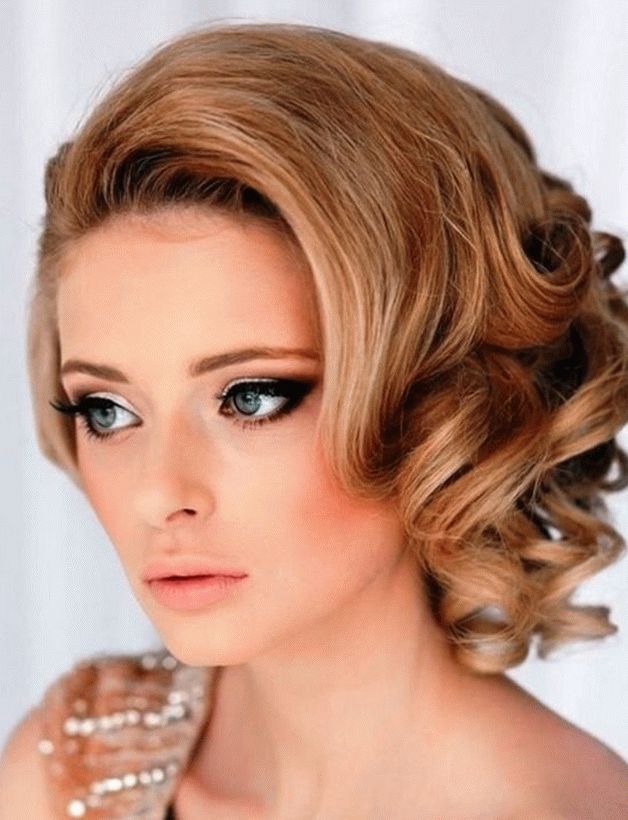 Hermosos peinados para cabello medio con rizos