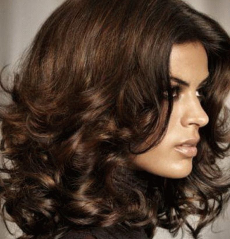 Opción en cascada para cabello rizado