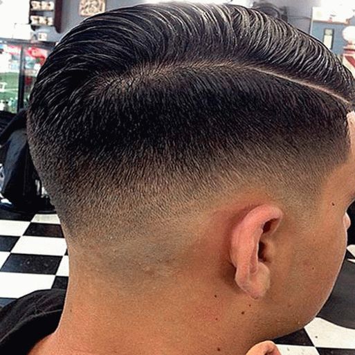 Peinado de hombres con lados afeitados
