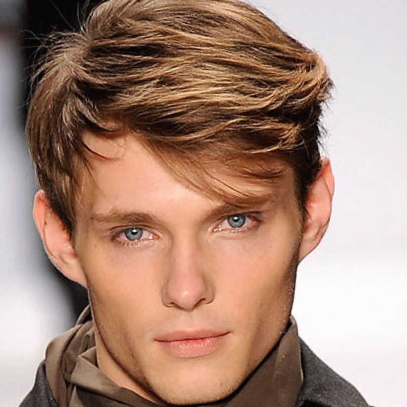 Peinados para hombres con parches calvos en la frente, en las sienes