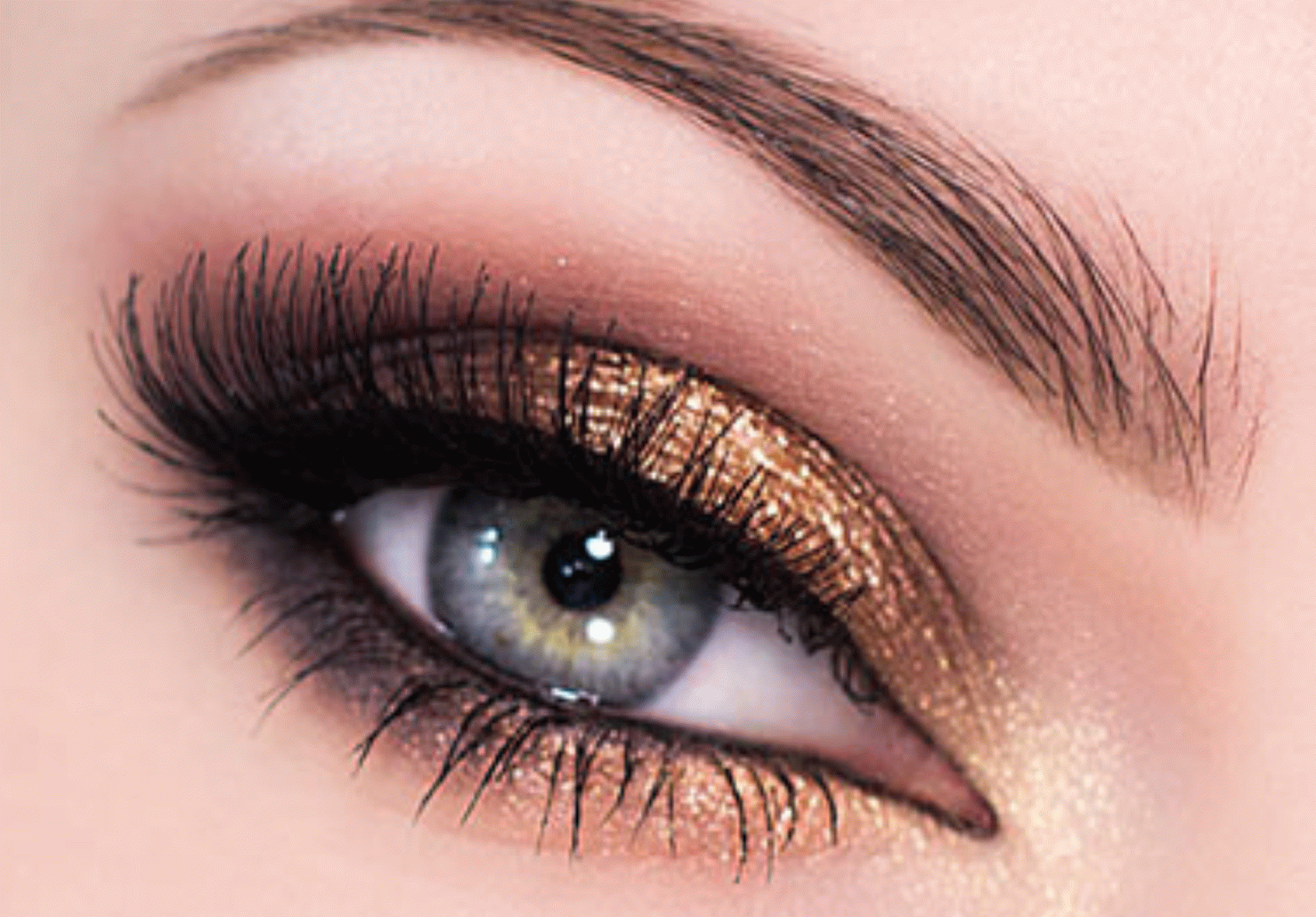 Cejas naturales en maquillaje en Nochevieja