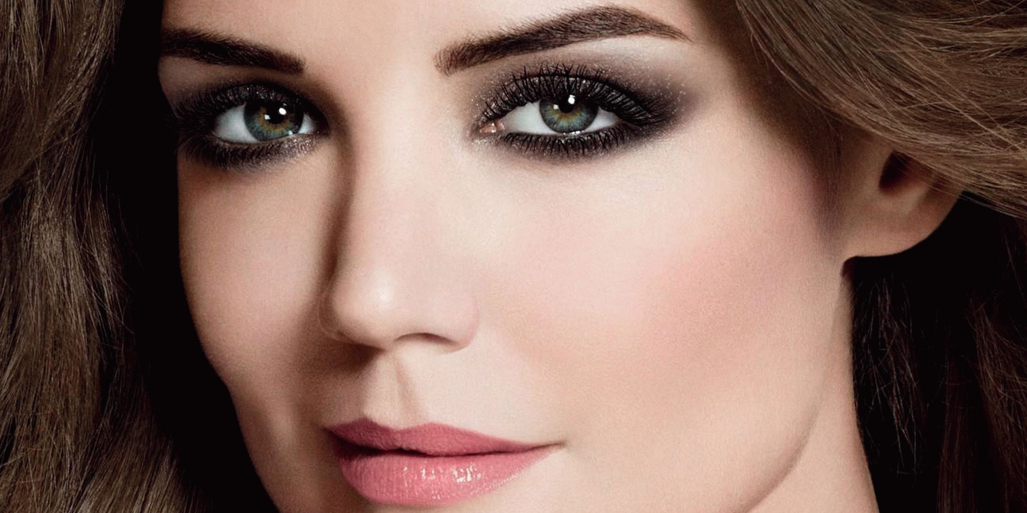 Maquillaje ahumado de Nochevieja para Grey Eyes 2018